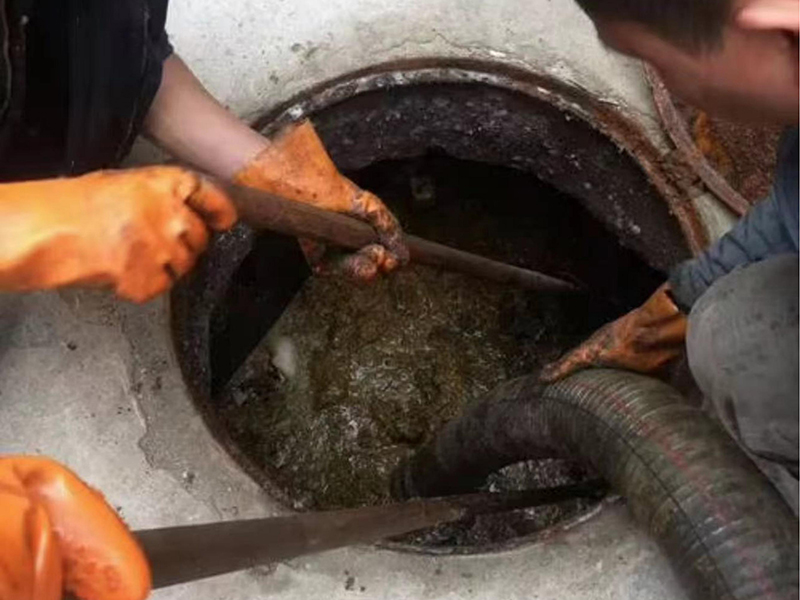 陇县清理化粪池时如何避免沼气的危害?